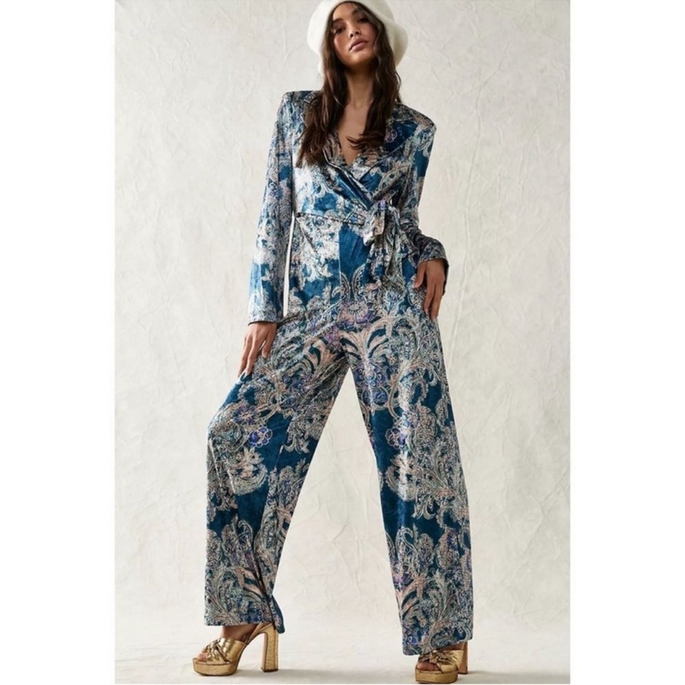Free People Delphine Velvet Jumpsuit Floral Navy/Marin Size Small OB1579014 NWOT